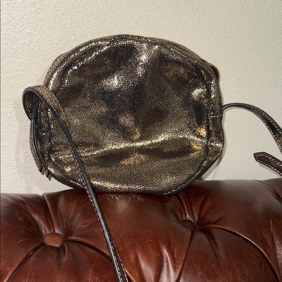 Chic Metallic Crossbody Bag - Picture 5 of 8